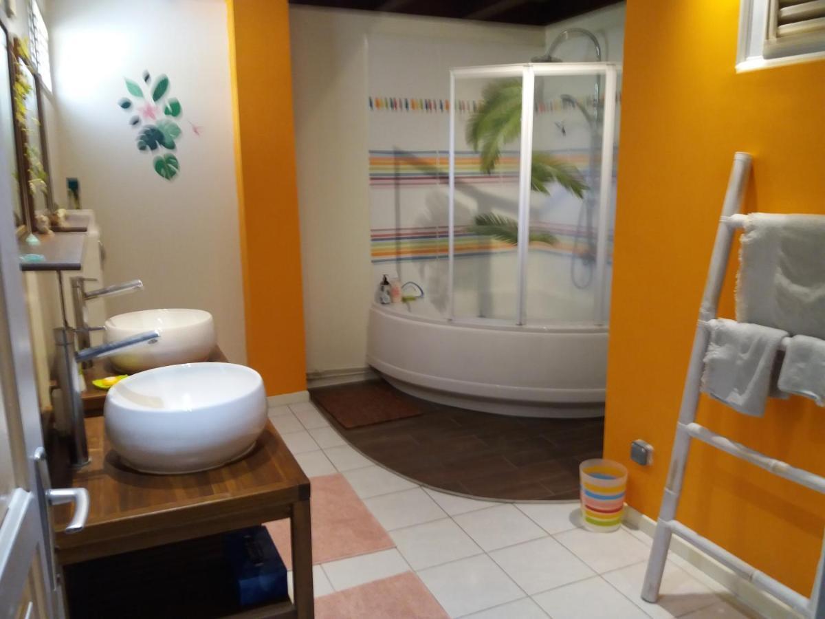 Chambre D'Hote Et Loft Dans Maison De Charme Piscine A Debordement La Villa Gialla Schoelcher Buitenkant foto